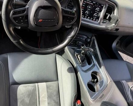 Серый Додж Челенджер, объемом двигателя 3.6 л и пробегом 180 тыс. км за 28500 $, фото 18 на Automoto.ua