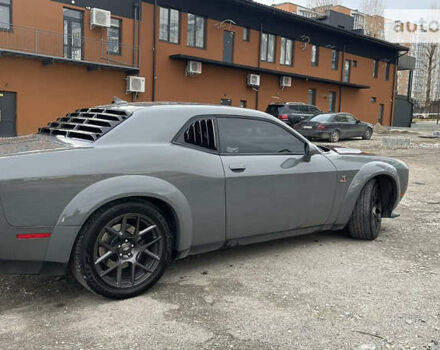 Серый Додж Челенджер, объемом двигателя 6.4 л и пробегом 31 тыс. км за 33500 $, фото 3 на Automoto.ua