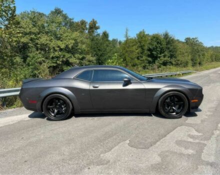 Додж Челенджер 2018 в Тернополе на Automoto.ua Серый Додж Челенджер, объемом двигателя 6.2 л и пробегом 48 тыс. км за 18000 $, фото 3 на Automoto.ua