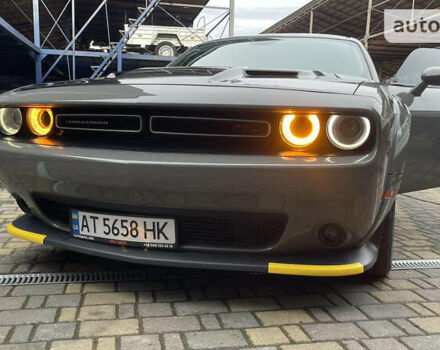 Серый Додж Челенджер, объемом двигателя 6.4 л и пробегом 31 тыс. км за 33500 $, фото 6 на Automoto.ua