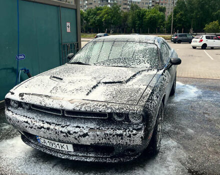 Серый Додж Челенджер, объемом двигателя 3.6 л и пробегом 70 тыс. км за 17500 $, фото 1 на Automoto.ua