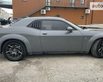 Серый Додж Челенджер, объемом двигателя 6.4 л и пробегом 31 тыс. км за 33500 $, фото 2 на Automoto.ua