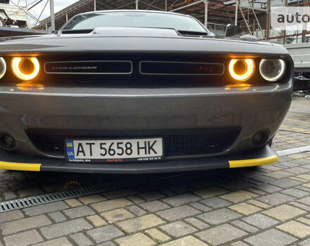 Серый Додж Челенджер, объемом двигателя 6.4 л и пробегом 31 тыс. км за 33500 $, фото 5 на Automoto.ua