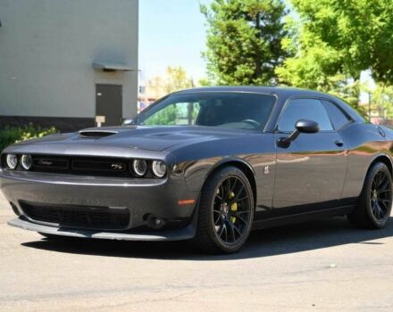 Серый Додж Челенджер, объемом двигателя 6.4 л и пробегом 31 тыс. км за 8200 $, фото 2 на Automoto.ua