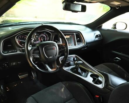 Серый Додж Челенджер, объемом двигателя 6.4 л и пробегом 31 тыс. км за 8200 $, фото 10 на Automoto.ua