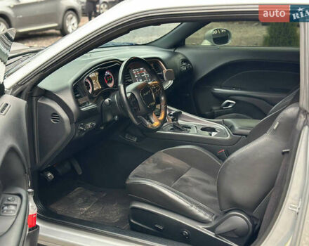 Серый Додж Челенджер, объемом двигателя 6.42 л и пробегом 57 тыс. км за 31000 $, фото 7 на Automoto.ua