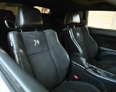 Серый Додж Челенджер, объемом двигателя 6.4 л и пробегом 31 тыс. км за 8200 $, фото 9 на Automoto.ua