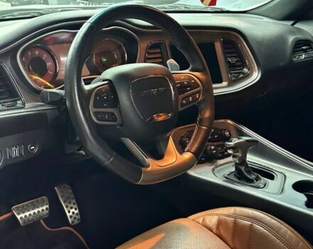 Серый Додж Челенджер, объемом двигателя 6.2 л и пробегом 20 тыс. км за 56000 $, фото 7 на Automoto.ua