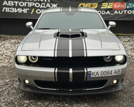 Серый Додж Челенджер, объемом двигателя 6.42 л и пробегом 57 тыс. км за 31000 $, фото 2 на Automoto.ua