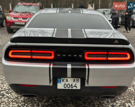 Серый Додж Челенджер, объемом двигателя 6.42 л и пробегом 57 тыс. км за 31000 $, фото 8 на Automoto.ua