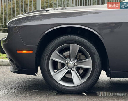 Серый Додж Челенджер, объемом двигателя 3.6 л и пробегом 137 тыс. км за 18500 $, фото 16 на Automoto.ua