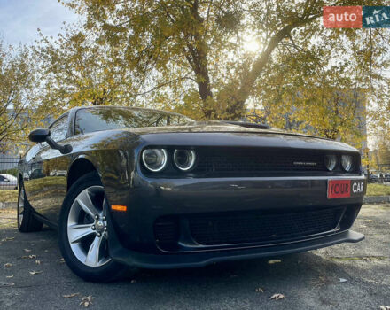 Серый Додж Челенджер, объемом двигателя 3.6 л и пробегом 125 тыс. км за 17999 $, фото 8 на Automoto.ua