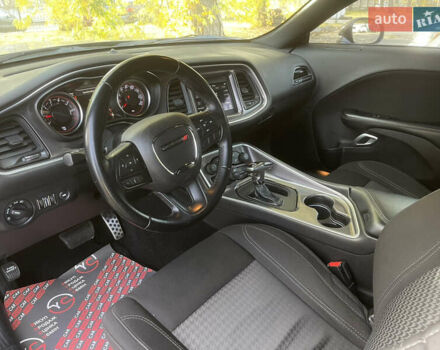 Серый Додж Челенджер, объемом двигателя 3.6 л и пробегом 125 тыс. км за 17999 $, фото 18 на Automoto.ua