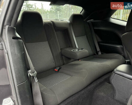 Серый Додж Челенджер, объемом двигателя 3.6 л и пробегом 137 тыс. км за 18500 $, фото 40 на Automoto.ua