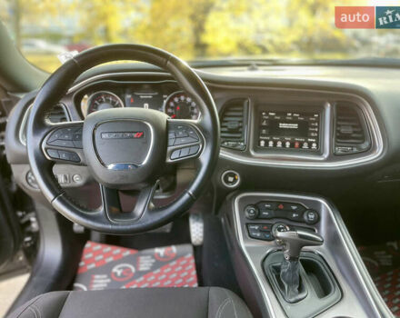 Серый Додж Челенджер, объемом двигателя 3.6 л и пробегом 125 тыс. км за 17999 $, фото 20 на Automoto.ua