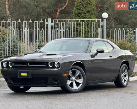 Серый Додж Челенджер, объемом двигателя 3.6 л и пробегом 137 тыс. км за 18500 $, фото 2 на Automoto.ua