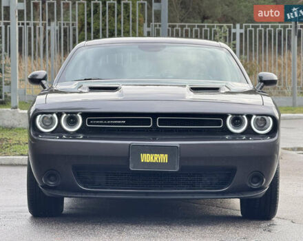 Серый Додж Челенджер, объемом двигателя 3.6 л и пробегом 137 тыс. км за 18500 $, фото 5 на Automoto.ua