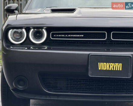 Серый Додж Челенджер, объемом двигателя 3.6 л и пробегом 137 тыс. км за 18500 $, фото 6 на Automoto.ua