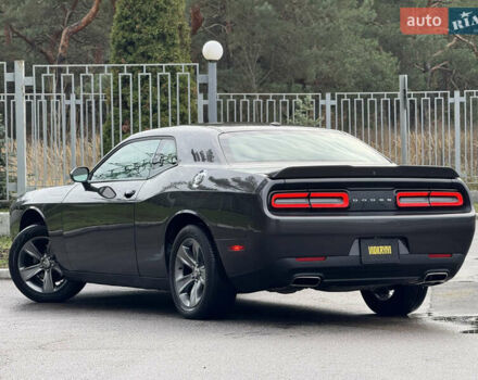 Серый Додж Челенджер, объемом двигателя 3.6 л и пробегом 137 тыс. км за 18500 $, фото 19 на Automoto.ua