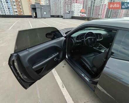 Серый Додж Челенджер, объемом двигателя 3.6 л и пробегом 27 тыс. км за 29500 $, фото 19 на Automoto.ua