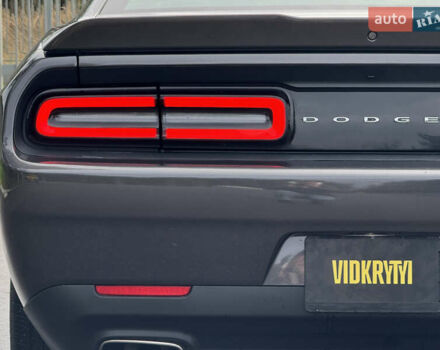 Серый Додж Челенджер, объемом двигателя 3.6 л и пробегом 137 тыс. км за 18500 $, фото 22 на Automoto.ua