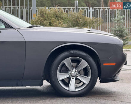 Серый Додж Челенджер, объемом двигателя 3.6 л и пробегом 137 тыс. км за 18500 $, фото 13 на Automoto.ua