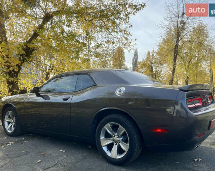 Серый Додж Челенджер, объемом двигателя 3.6 л и пробегом 125 тыс. км за 17999 $, фото 7 на Automoto.ua