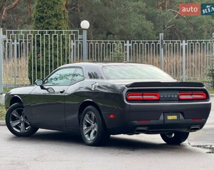 Серый Додж Челенджер, объемом двигателя 3.6 л и пробегом 137 тыс. км за 18500 $, фото 20 на Automoto.ua