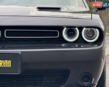 Серый Додж Челенджер, объемом двигателя 3.6 л и пробегом 137 тыс. км за 18500 $, фото 7 на Automoto.ua