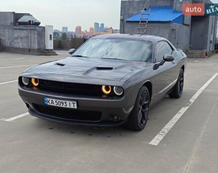 Серый Додж Челенджер, объемом двигателя 3.6 л и пробегом 27 тыс. км за 29500 $, фото 2 на Automoto.ua