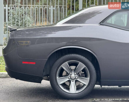 Серый Додж Челенджер, объемом двигателя 3.6 л и пробегом 137 тыс. км за 18500 $, фото 14 на Automoto.ua