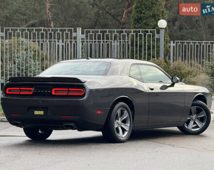 Серый Додж Челенджер, объемом двигателя 3.6 л и пробегом 137 тыс. км за 18500 $, фото 26 на Automoto.ua