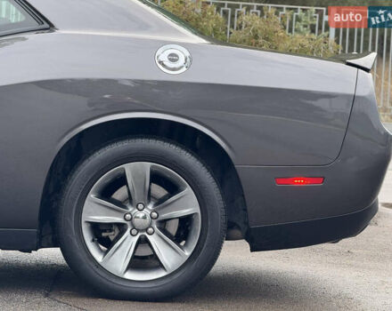 Серый Додж Челенджер, объемом двигателя 3.6 л и пробегом 137 тыс. км за 18500 $, фото 17 на Automoto.ua