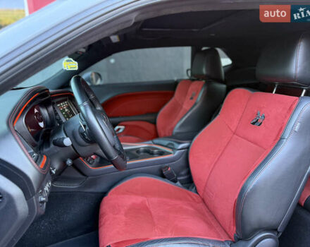 Додж Челенджер 2021 в Киеве на Automoto.ua Серый Додж Челенджер, объемом двигателя 6.42 л и пробегом 52 тыс. км за 54900 $, фото 11 на Automoto.ua