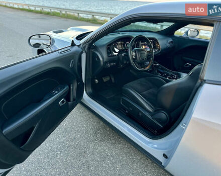 Додж Челенджер 2021 в Черкассах на Automoto.ua Серый Додж Челенджер, объемом двигателя 6.42 л и пробегом 32 тыс. км за 47000 $, фото 16 на Automoto.ua