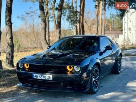 Серый Додж Челенджер, объемом двигателя 6.4 л и пробегом 108 тыс. км за 27999 $, фото 1 на Automoto.ua