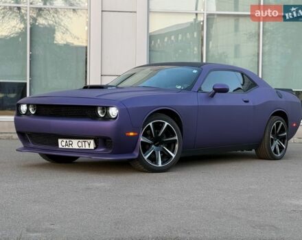 Серый Додж Челенджер, объемом двигателя 5.65 л и пробегом 69 тыс. км за 24999 $, фото 1 на Automoto.ua