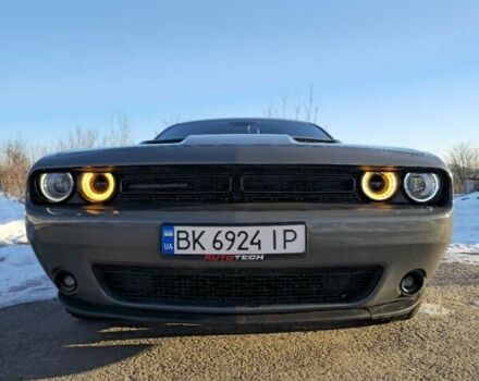 Серый Додж Челенджер, объемом двигателя 3.6 л и пробегом 150 тыс. км за 20200 $, фото 1 на Automoto.ua