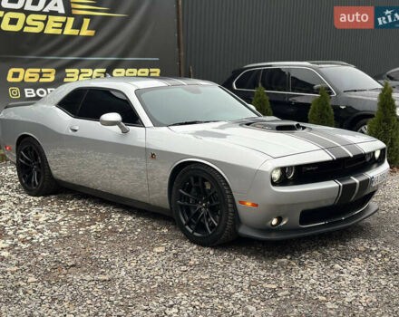 Серый Додж Челенджер, объемом двигателя 6.42 л и пробегом 57 тыс. км за 31000 $, фото 1 на Automoto.ua