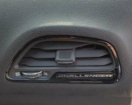 Синий Додж Челенджер, объемом двигателя 5.7 л и пробегом 75 тыс. км за 27500 $, фото 48 на Automoto.ua