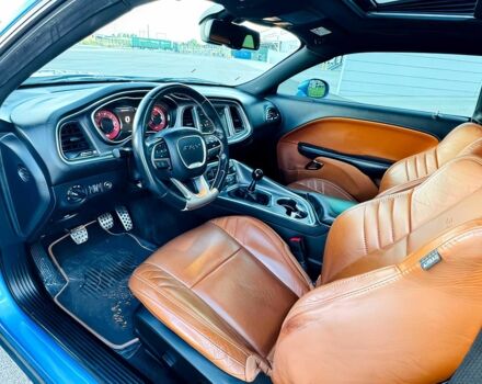 Синій Додж Challenger, об'ємом двигуна 6.2 л та пробігом 70 тис. км за 11400 $, фото 9 на Automoto.ua