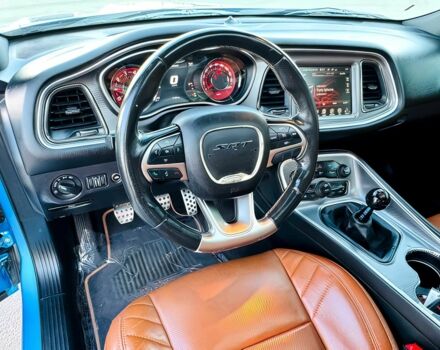 Синій Додж Challenger, об'ємом двигуна 6.2 л та пробігом 70 тис. км за 11400 $, фото 10 на Automoto.ua