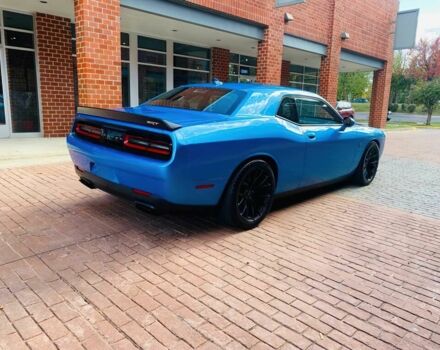Синий Додж Челенджер, объемом двигателя 6.2 л и пробегом 71 тыс. км за 16800 $, фото 5 на Automoto.ua