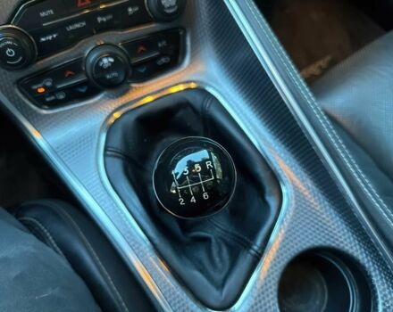 Синий Додж Челенджер, объемом двигателя 6.2 л и пробегом 49 тыс. км за 11500 $, фото 10 на Automoto.ua