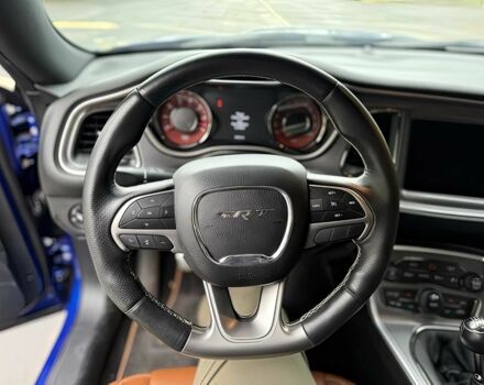 Синій Додж Challenger, об'ємом двигуна 6.2 л та пробігом 80 тис. км за 11500 $, фото 9 на Automoto.ua