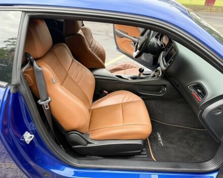 Синій Додж Challenger, об'ємом двигуна 6.2 л та пробігом 80 тис. км за 11500 $, фото 12 на Automoto.ua