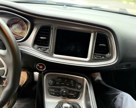 Синій Додж Challenger, об'ємом двигуна 6.2 л та пробігом 80 тис. км за 11500 $, фото 10 на Automoto.ua