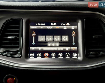 Синій Додж Challenger, об'ємом двигуна 3.6 л та пробігом 29 тис. км за 24500 $, фото 13 на Automoto.ua