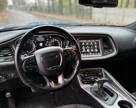 Синий Додж Челенджер, объемом двигателя 6.17 л и пробегом 82 тыс. км за 39999 $, фото 18 на Automoto.ua