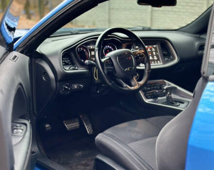 Синий Додж Челенджер, объемом двигателя 6.17 л и пробегом 82 тыс. км за 39999 $, фото 13 на Automoto.ua